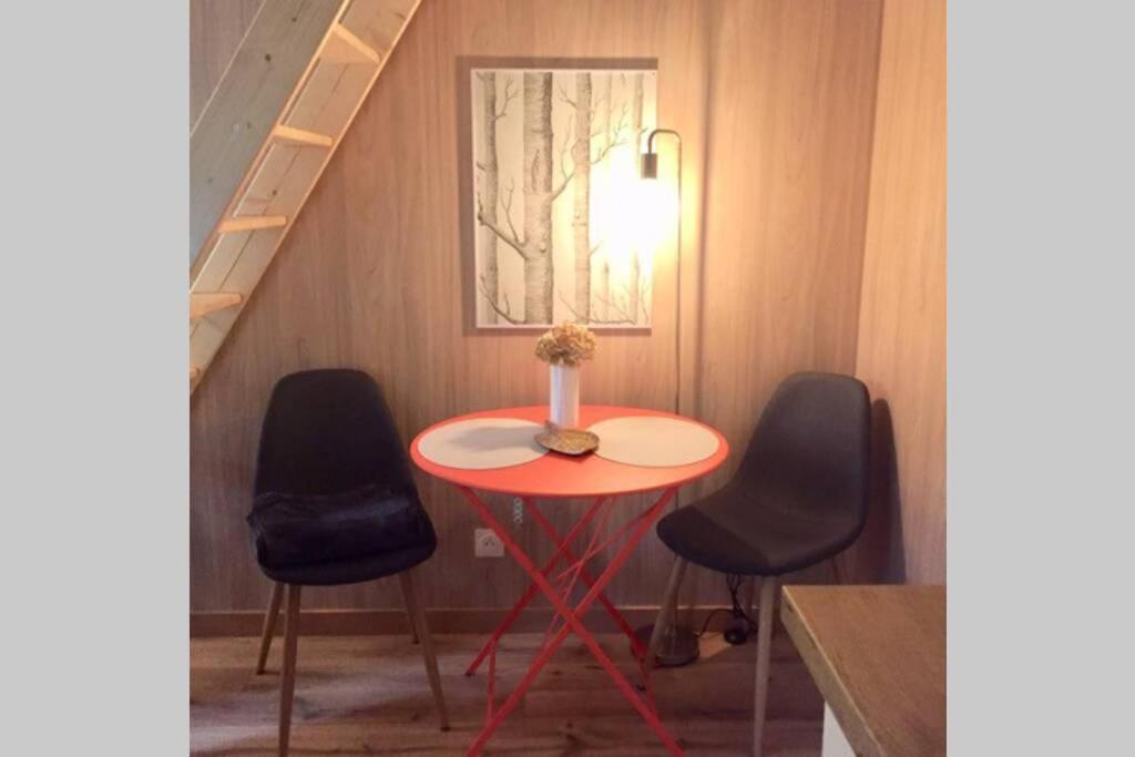 Adorable Cabane Dans Un Espace Boise Saint-Junien Exterior foto