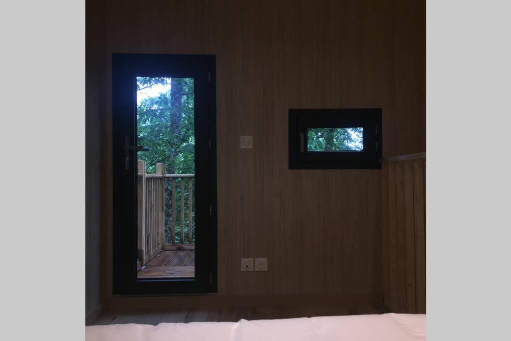 Adorable Cabane Dans Un Espace Boise Saint-Junien Exterior foto